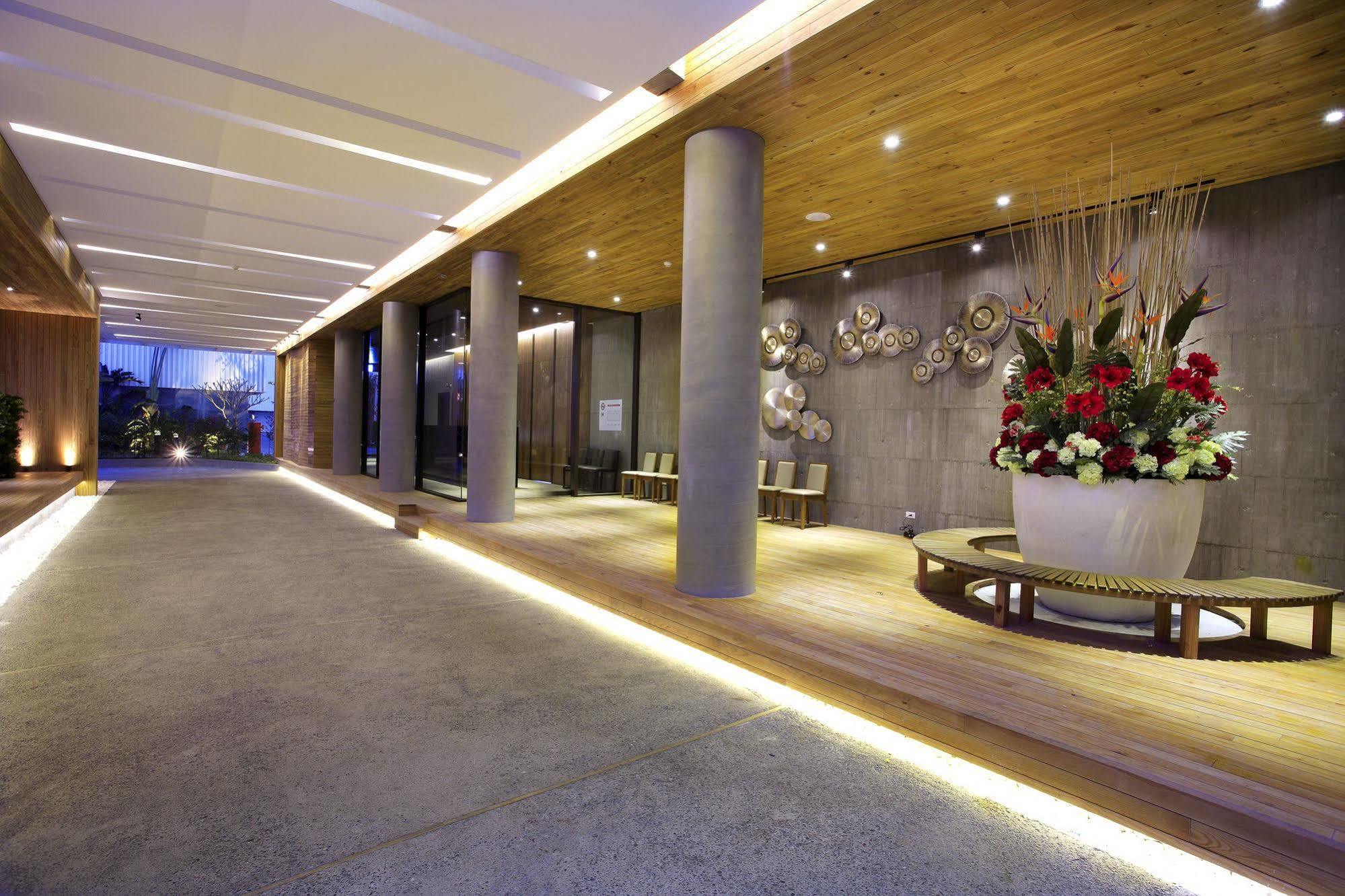 H Villa Inn Tainan Exterior photo