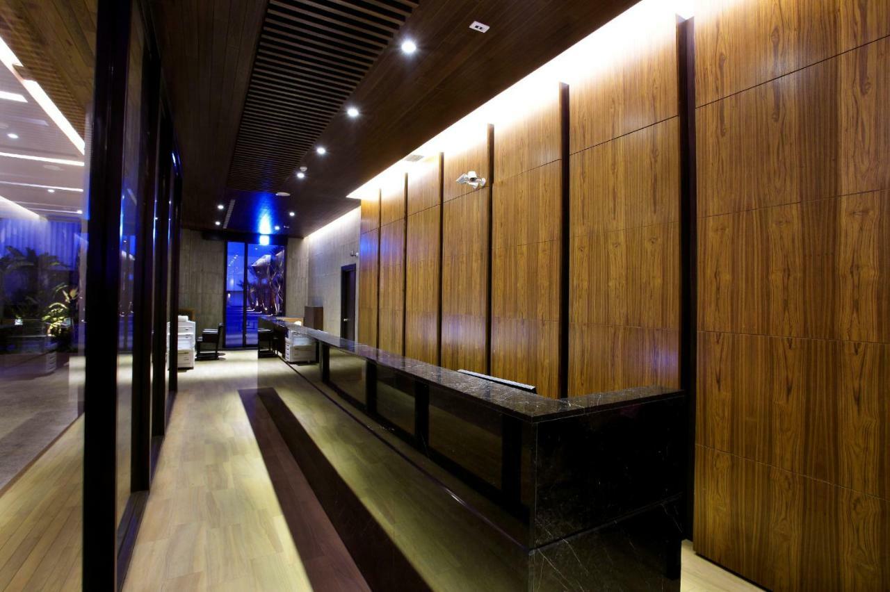 H Villa Inn Tainan Exterior photo