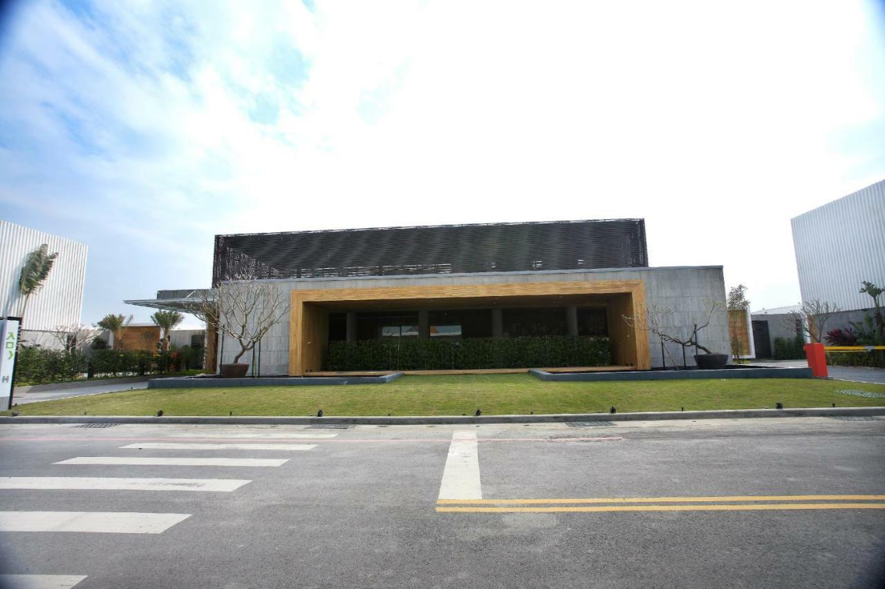 H Villa Inn Tainan Exterior photo